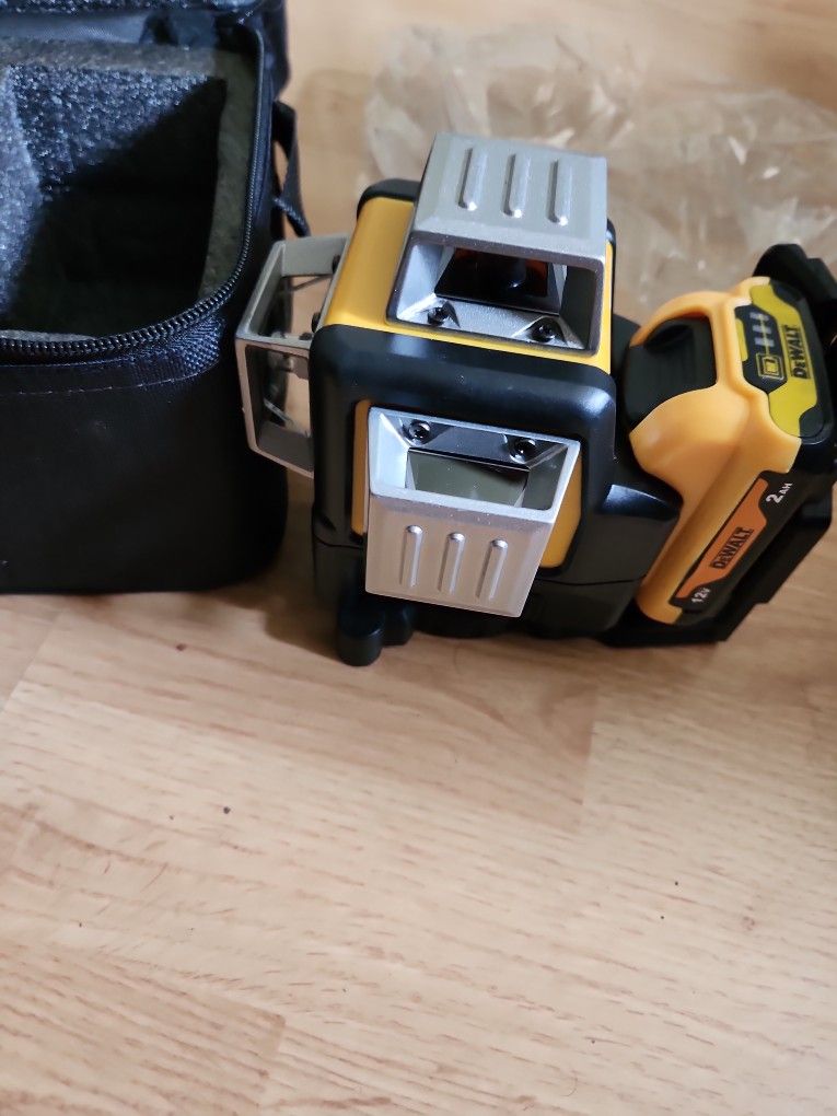 Laser Dewalt 20v 360 Batery And Charger Pick Up In Posen