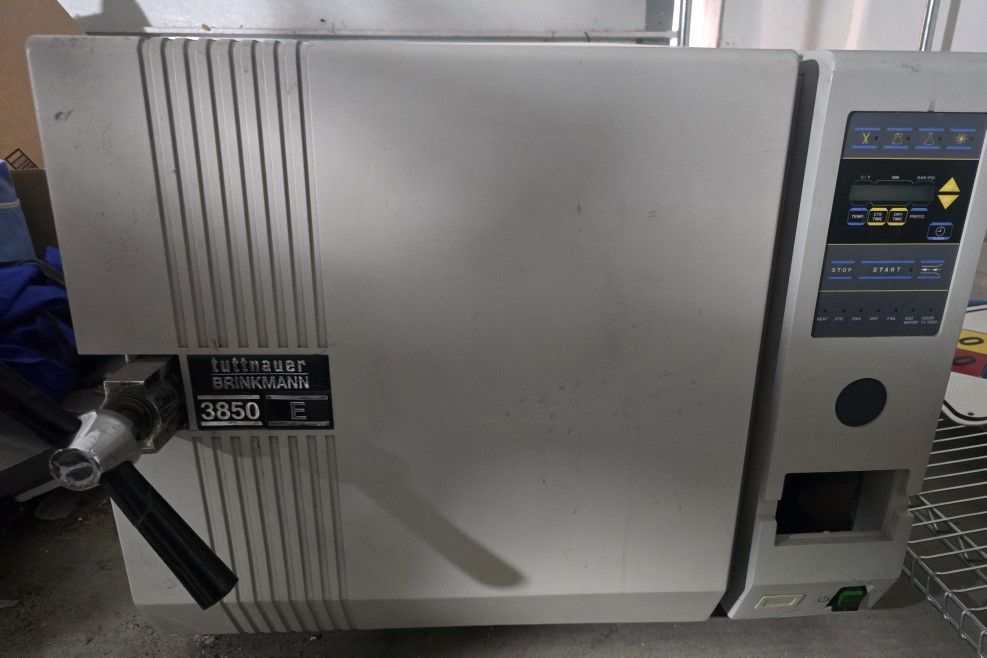 Tuttnauer 3850 Autoclave