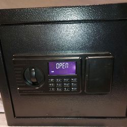 Large FIRE & WATER PROOF Safe LED DISPLAY 2 KEYS & Combo 4 GUNN RACK & LED LIGHT BNIB 