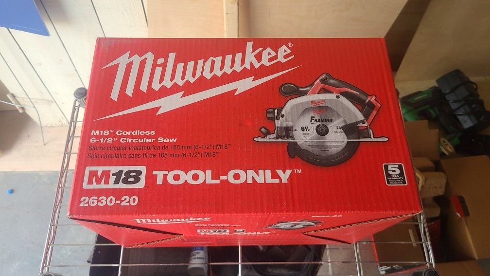 NEW Milwaukee Cordless Saw