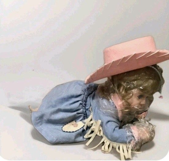The Hamilton Collection 1714A Porcelain Doll