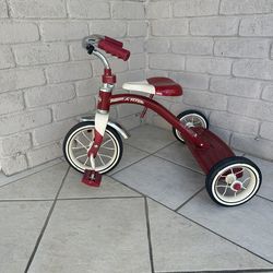 RADIO FLYER CLASSIC RED DUAL DECK TRICYCLE IN GREAT CONDITION
