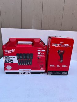 socket Milwaukee m18 impact 3/8 with socket
