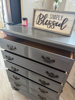 ✨✨GORGEOUS GRAY TALL 5 DRAWER SOLID WOOD DRESSER WITH ORIGINAL HANDLES✨✨