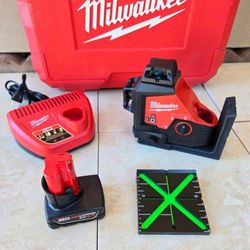 Milwaukee 12V Green 3-Plane Laser Level Kit with One 4.0 Ah Battery and Charger with Hard Case