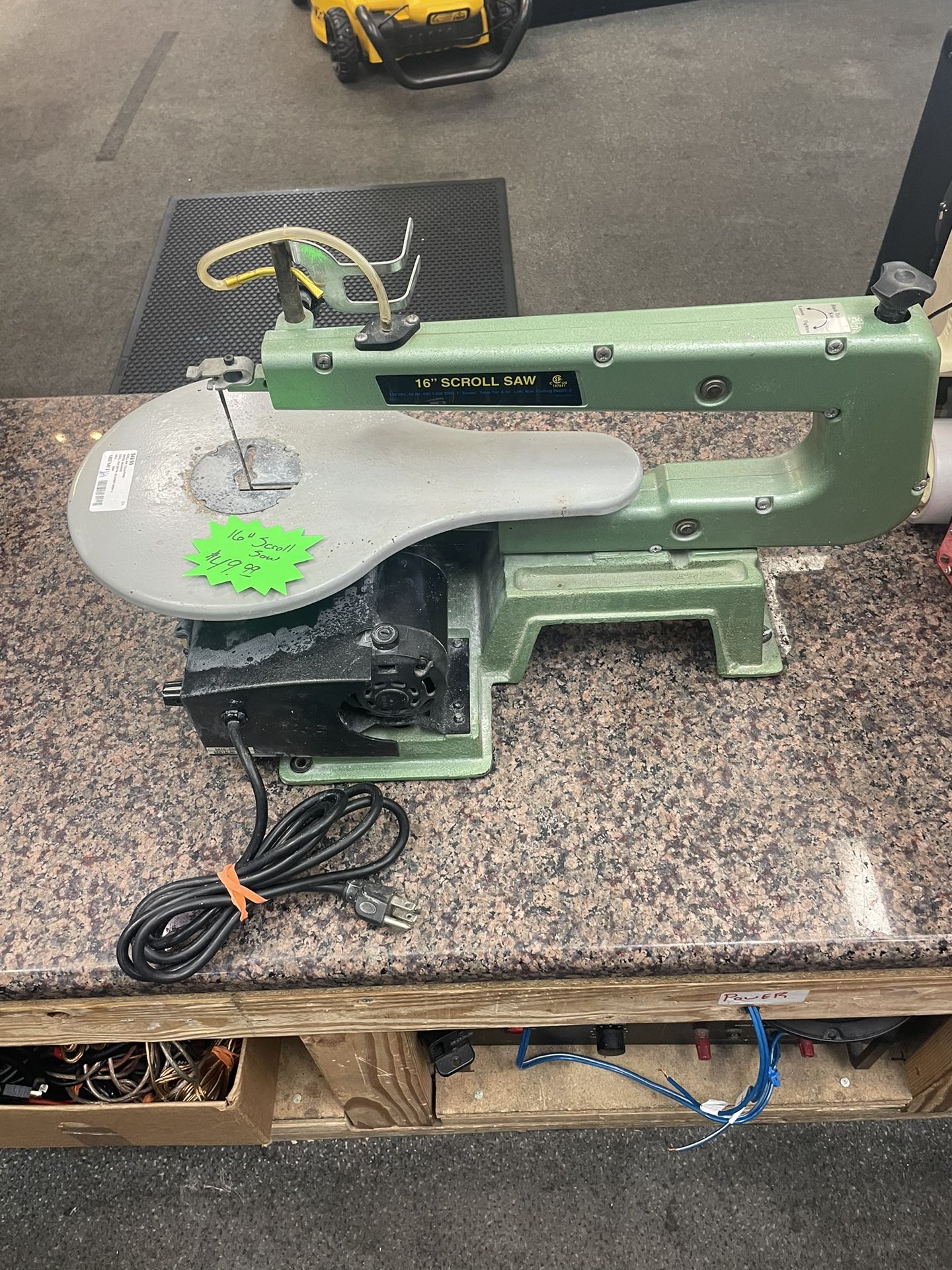 Central Machinery 16” Scroll Saw. 