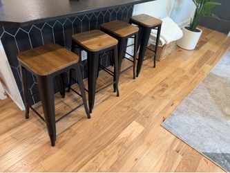 Set of 4 bar stools