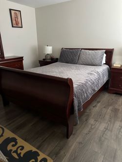 4-Piece Cherry Wood Sleigh Queen Bed Bedroom Set