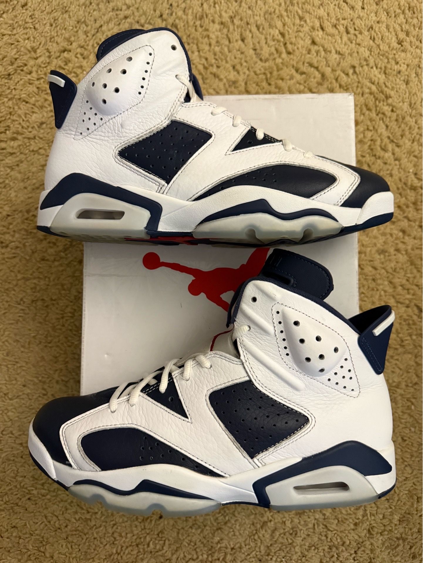 Size 9 (Pre owned, comes with box, no lace locks) - 2024 Air Jordan 6 retro Olympic