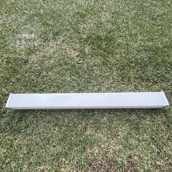 4’ T8 Light Fixture