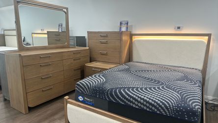 BEST PRICE GURANTEED!! Beautiful Wood 5pc Bedroom Furniture Set On Sale $1499