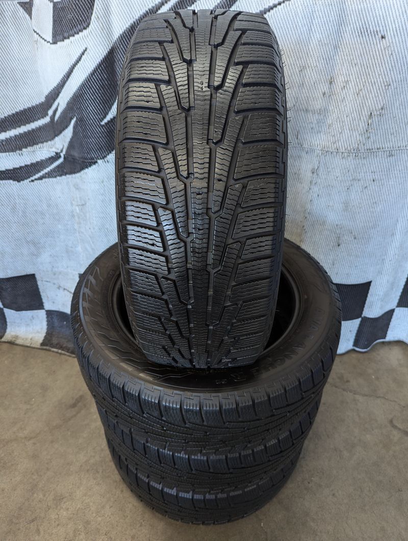 235/55r18 "Near Brand New" Hercules Avalanche R02 studless winter snow tires