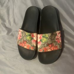 Gucci Slides Bloom Supreme