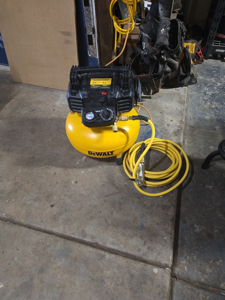 DEWALT AIR COMPRESSOR 6 GALLON 165 PSI WITH 75' HOSE AND HIGH POWER NOZZLE WITH MULTIPLE CONNECTORS