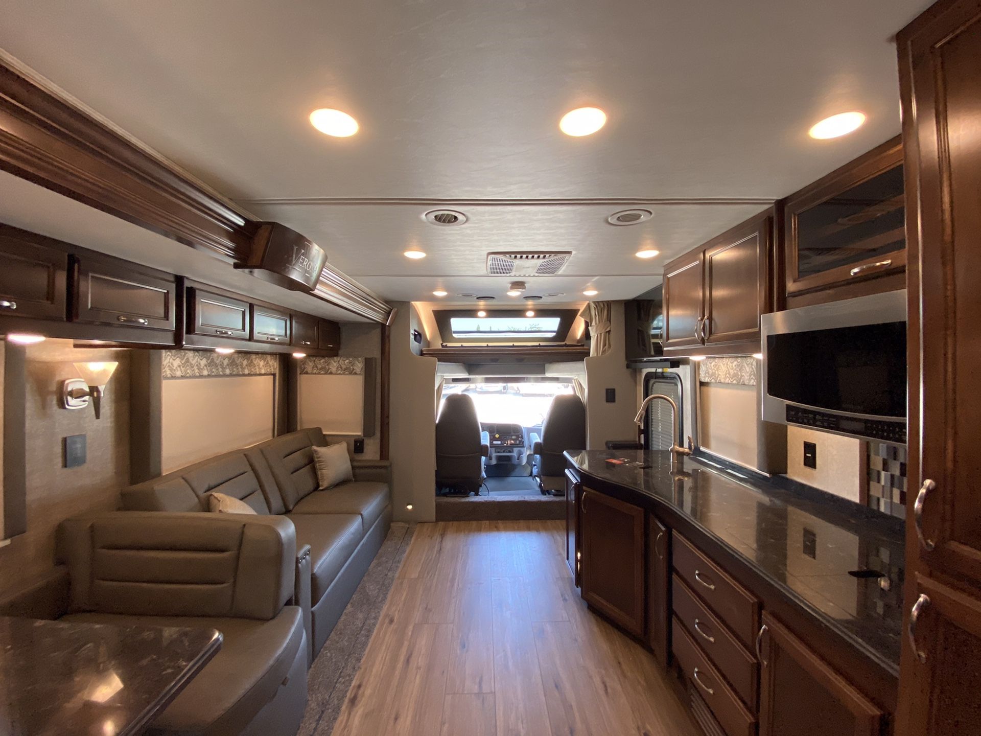 2021 Renegade Verona 40VBH