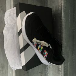New Adidas shoe size 10.5