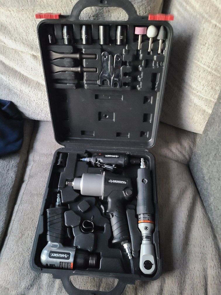 HUSKY AIR TOOL SET