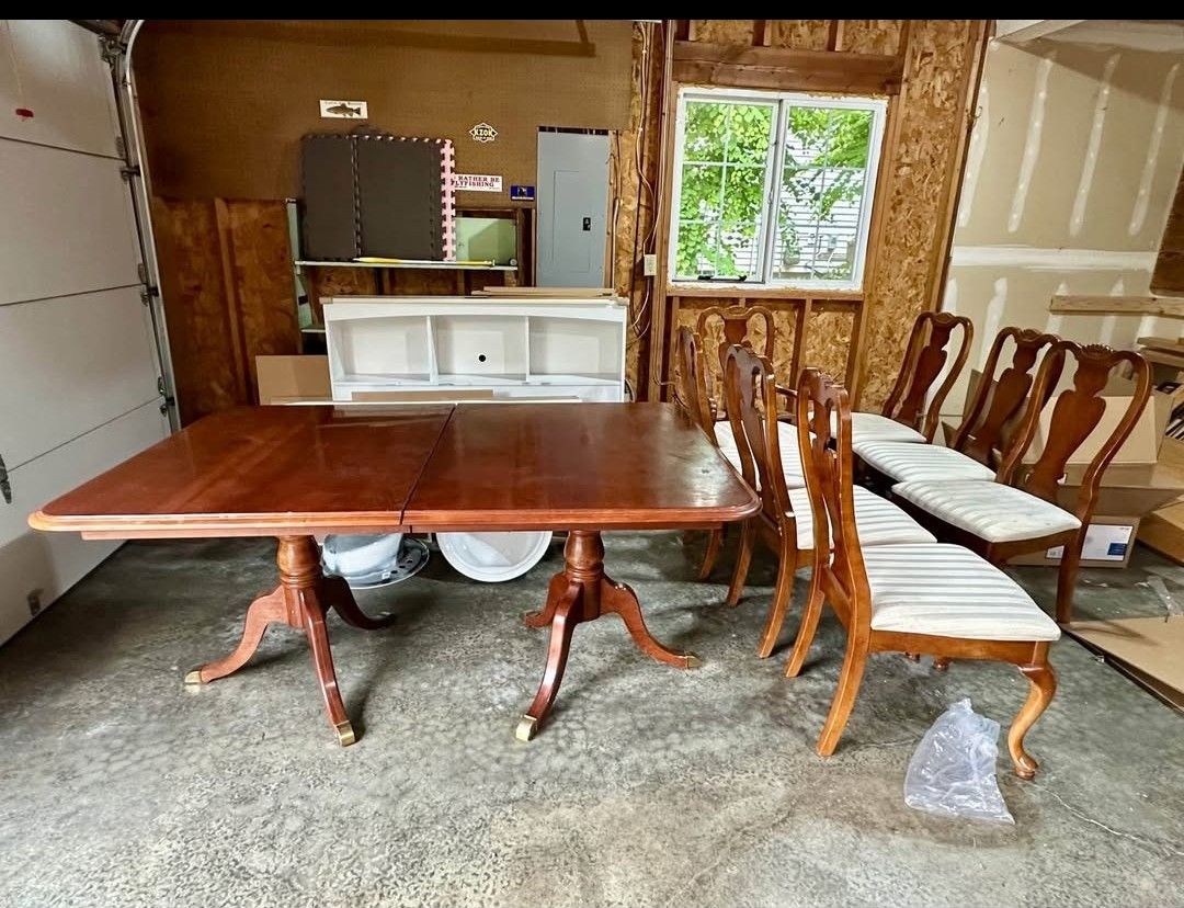 Expandable solid Wood Dining Table seats 8