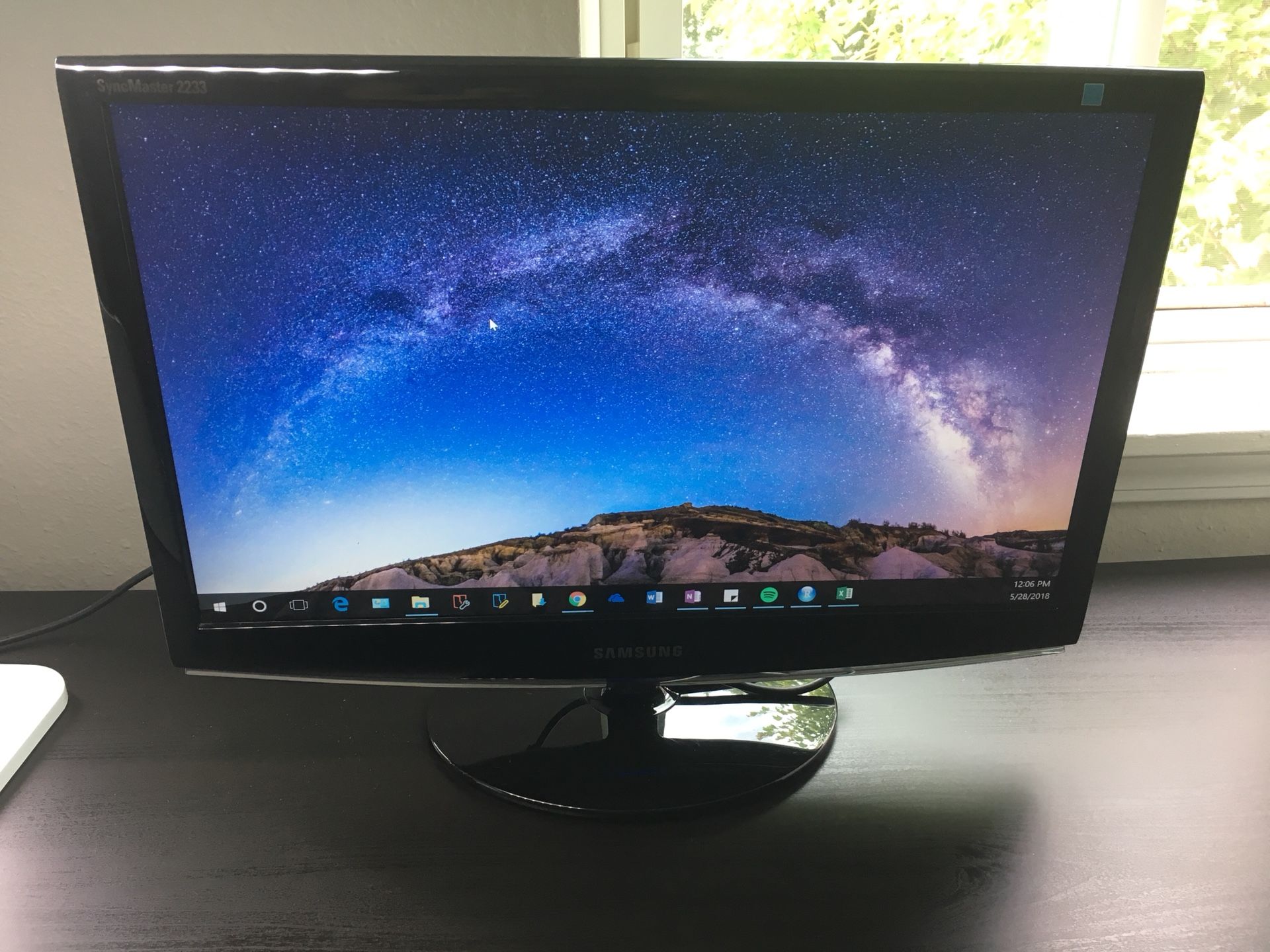 Computer Monitor - Samsung 2233SW 21.5” Widescreen LCD Monitor - in original box