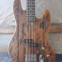 🔥Electric Bass For Sale 🔥 Price Is Firm 