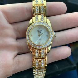 Elizabeth Taylor White Diamonds Quartz and Gold Plated Watch