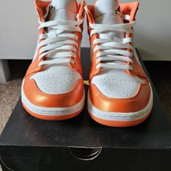 Jordan 1 mid size 9.5M