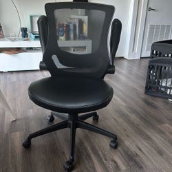 Almost New Computer desk chair 