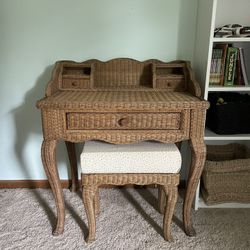 Very Cute Wicker Vanity