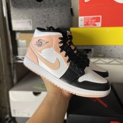 Jordan 1 Mid “Artic Orange”, size 10