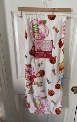 NWT Strawberry Shortcake Halloween Throw Blanket
