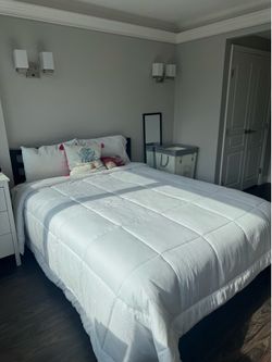 Amazing Deal! Highly Comfortable Queen Mattress - Must Go ASAP