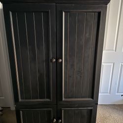 Armoire/dresser