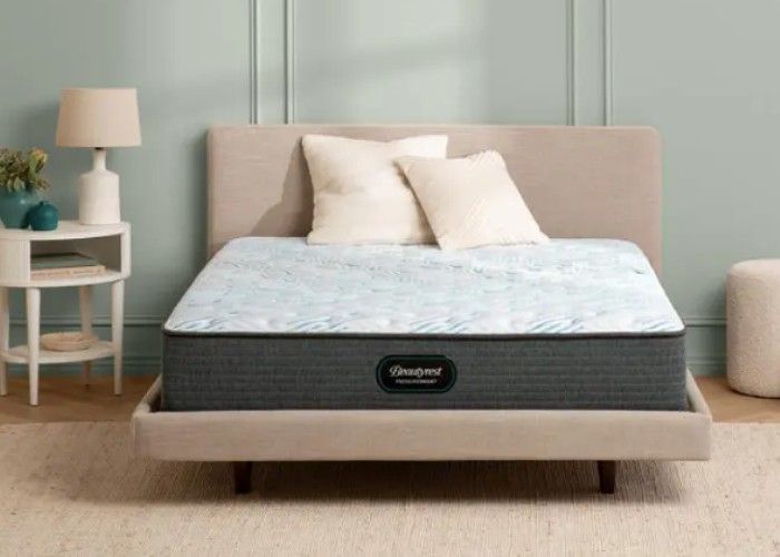 Like New BeautyRest King Plush Pillow Top 13,75 " +.Foldable Metal Platform