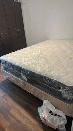 Cal king Mattress Still in Plastic Wrap