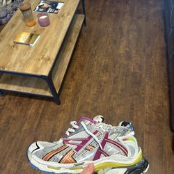 Multi colored track runners