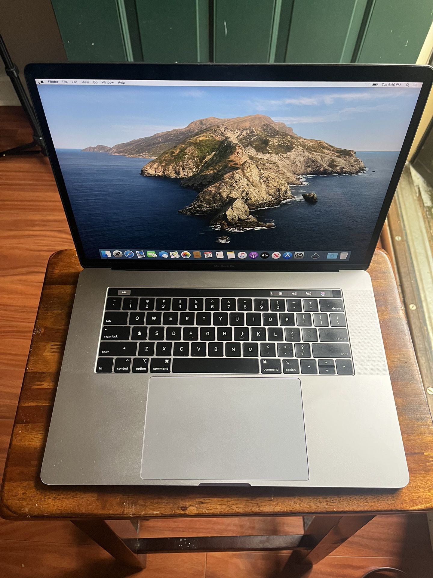 2019 Apple MacBook Pro 16GB Intel I9 8 Core 512GB With Only 300 Count On Battery, Excellent Shape, Comes With Charger