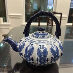  Chinoiserie Teapot Pre-owned Beautiful Blue And White For Decoration Only.