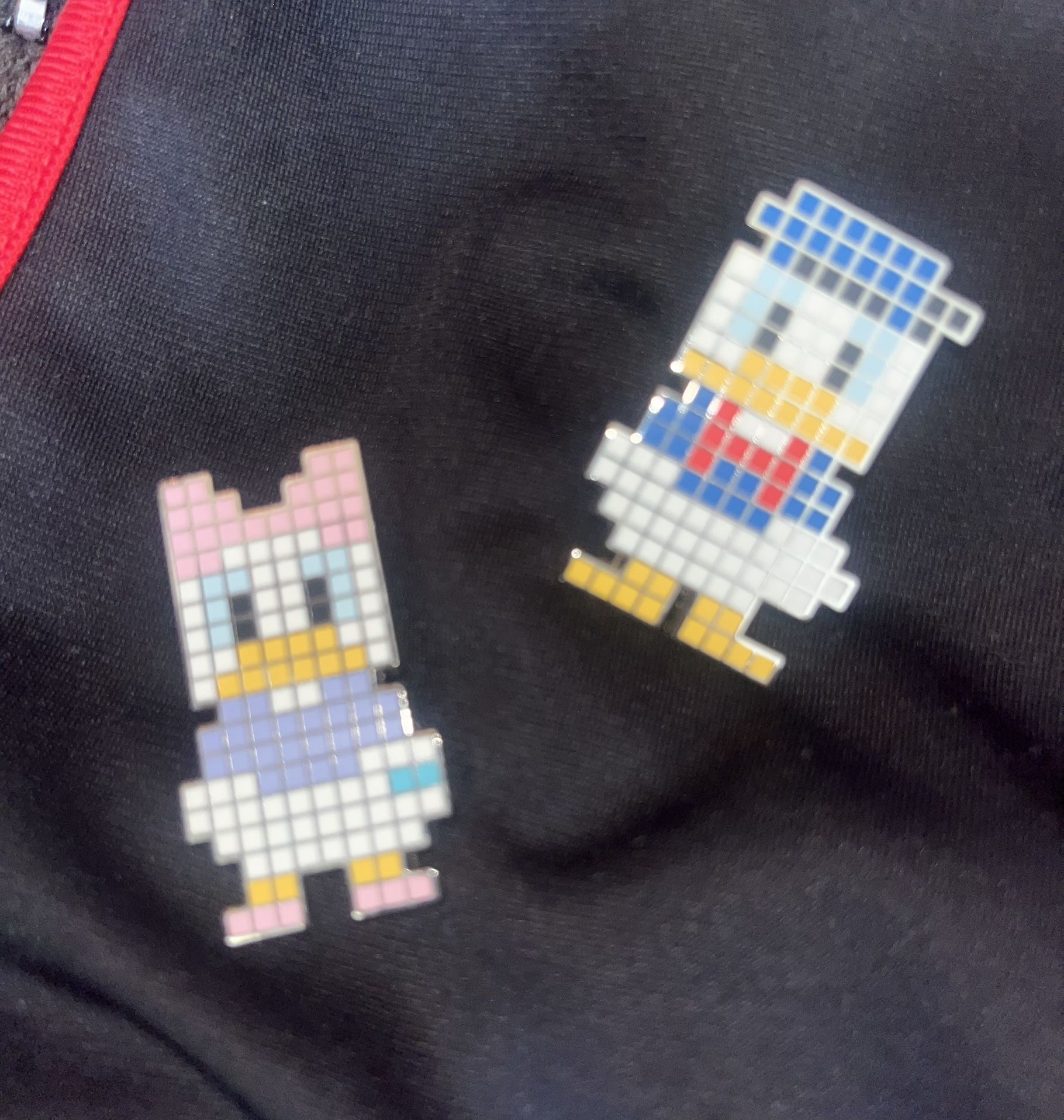 Disney Pin 2017 Digital Mystery 8 Bit Pixel Collection - Donald Duck & Daisy Duck