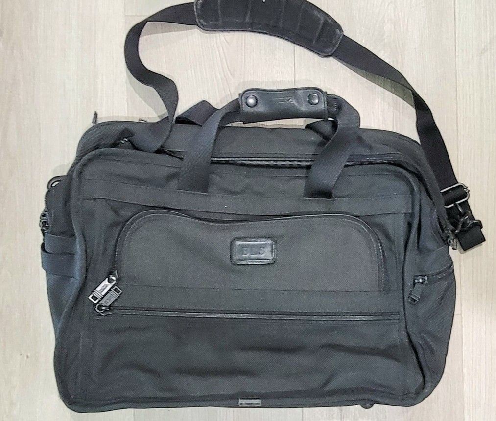 TUMI 17"×12" Ballistic Nylon shoulder Briefcase Day/Weekend or Laptop Bag good used condition