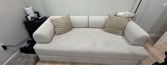 Couch that turns into bed