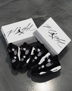 Jordan 4’s White Thunder