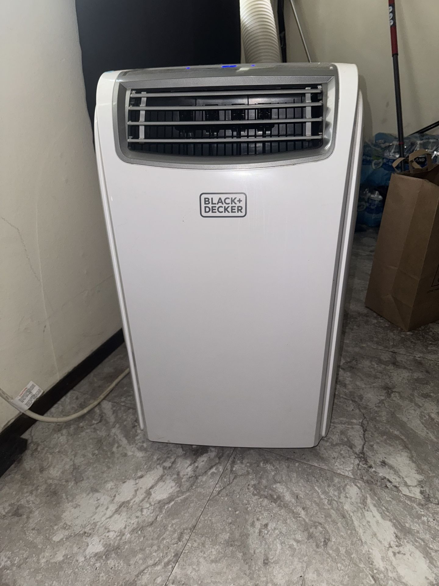 Portable A/C Unit Black+ Decker