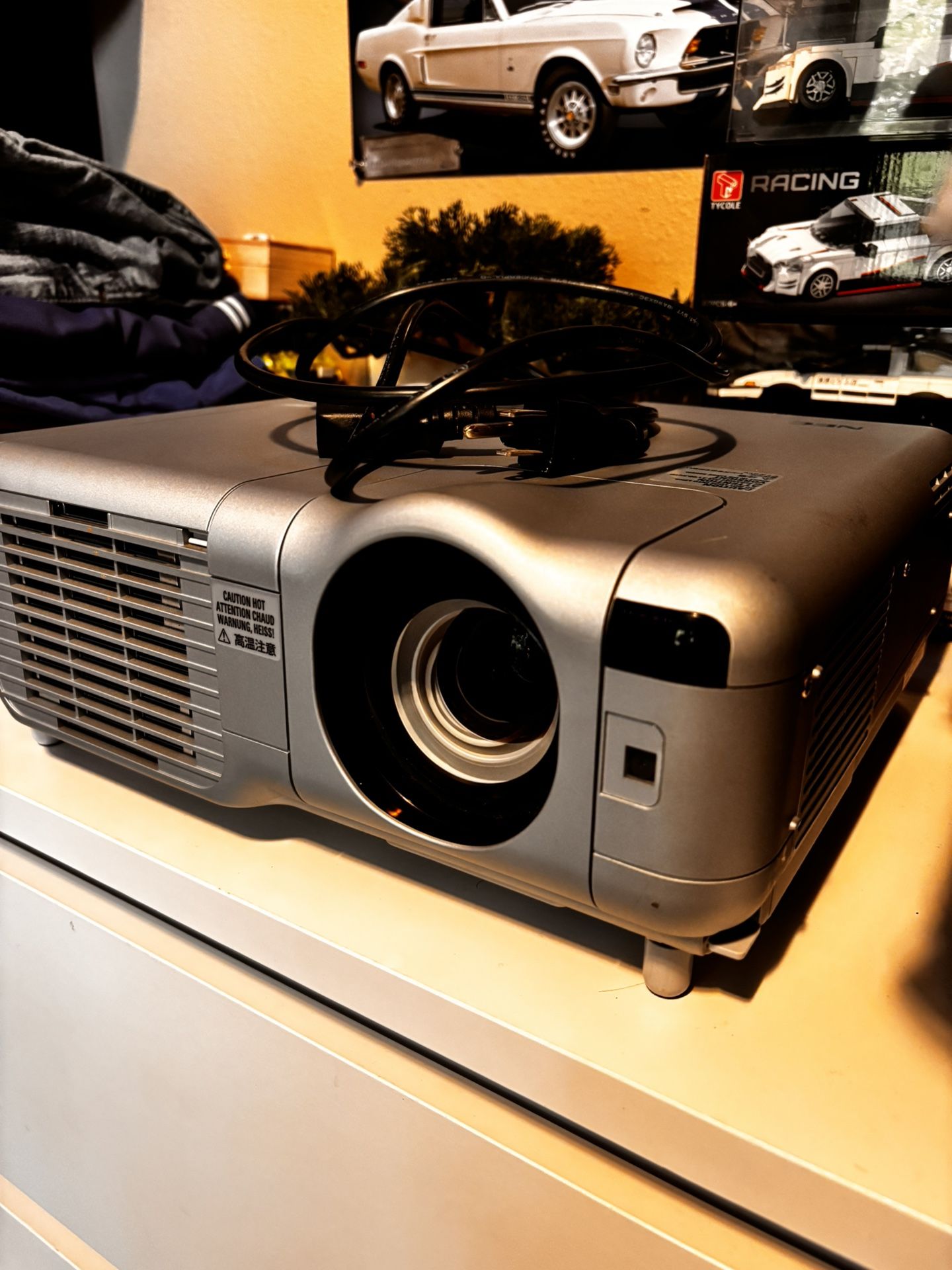 NEC MT1075 Projector