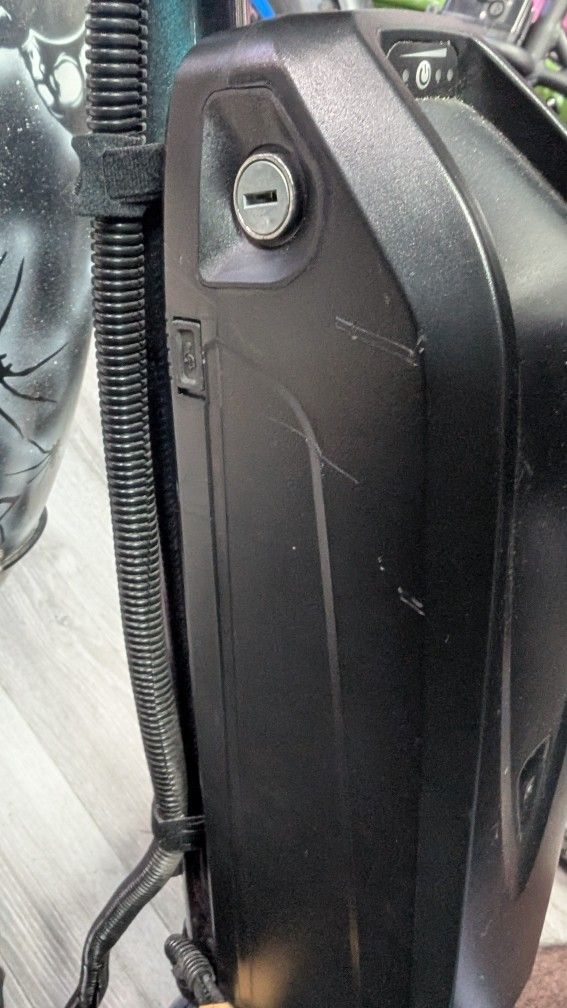 New E-bike and Scooters Battery Locks With 2 Keys