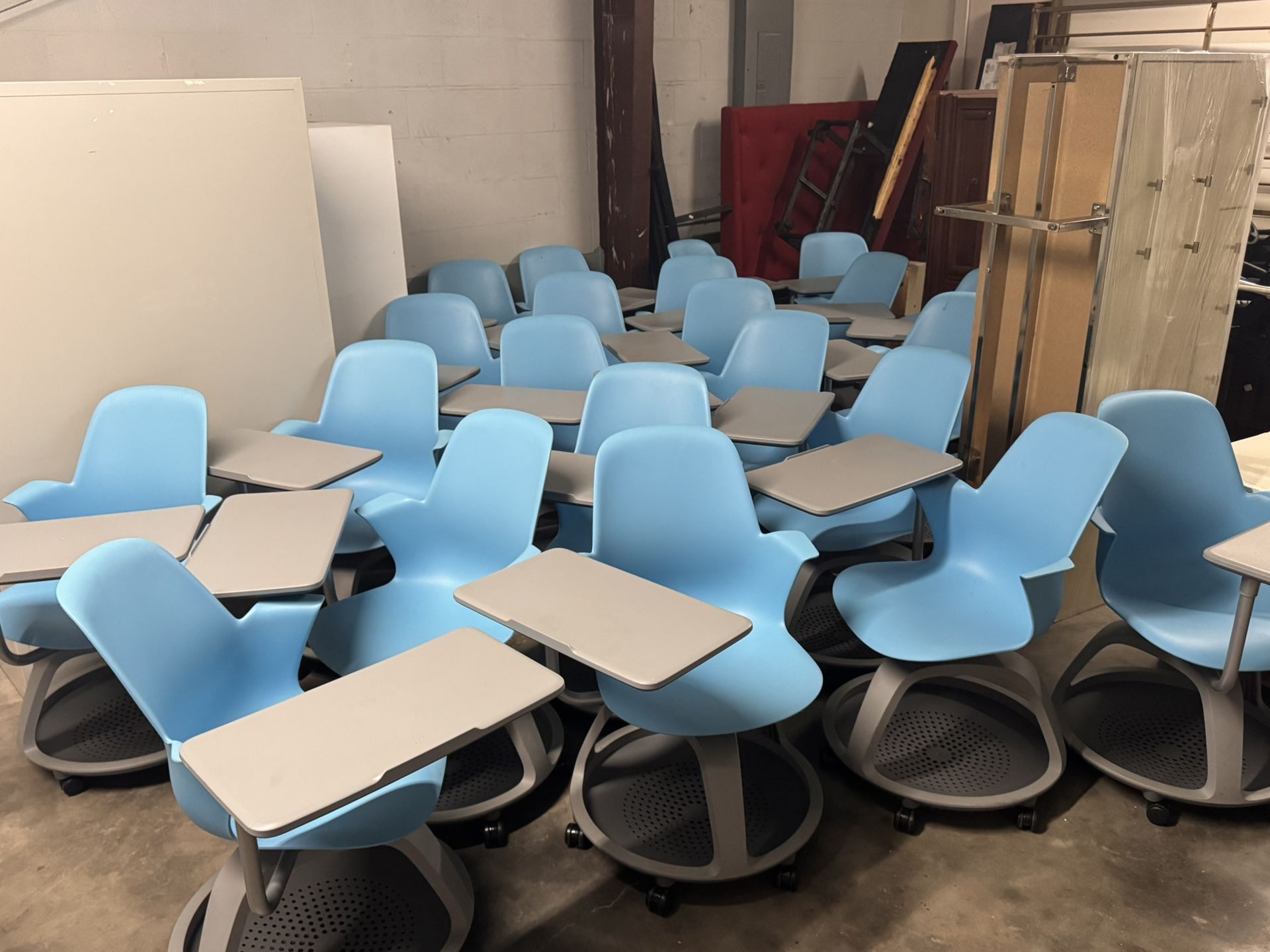 Large Lot Of 22 Steelcase Node Multipurpose Chairs With Adjustable Work Surfaces