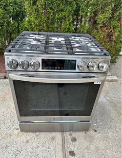 LG convention gas stove with AIR FRYER, everything working perfect and very clean.