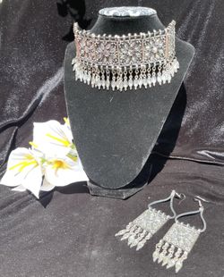 Indian Silver Neck Fitted Choker Set 
