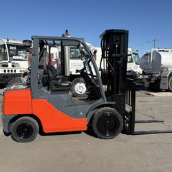 2015 Toyota 8FGU30 Forklift 6000lbs