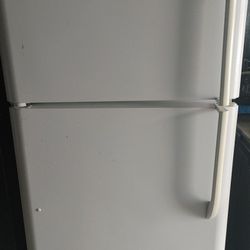Frigidaire 17 Cu. refrigerator ( Free Local Delivery )