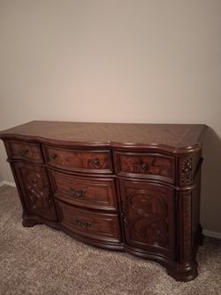 Dresser